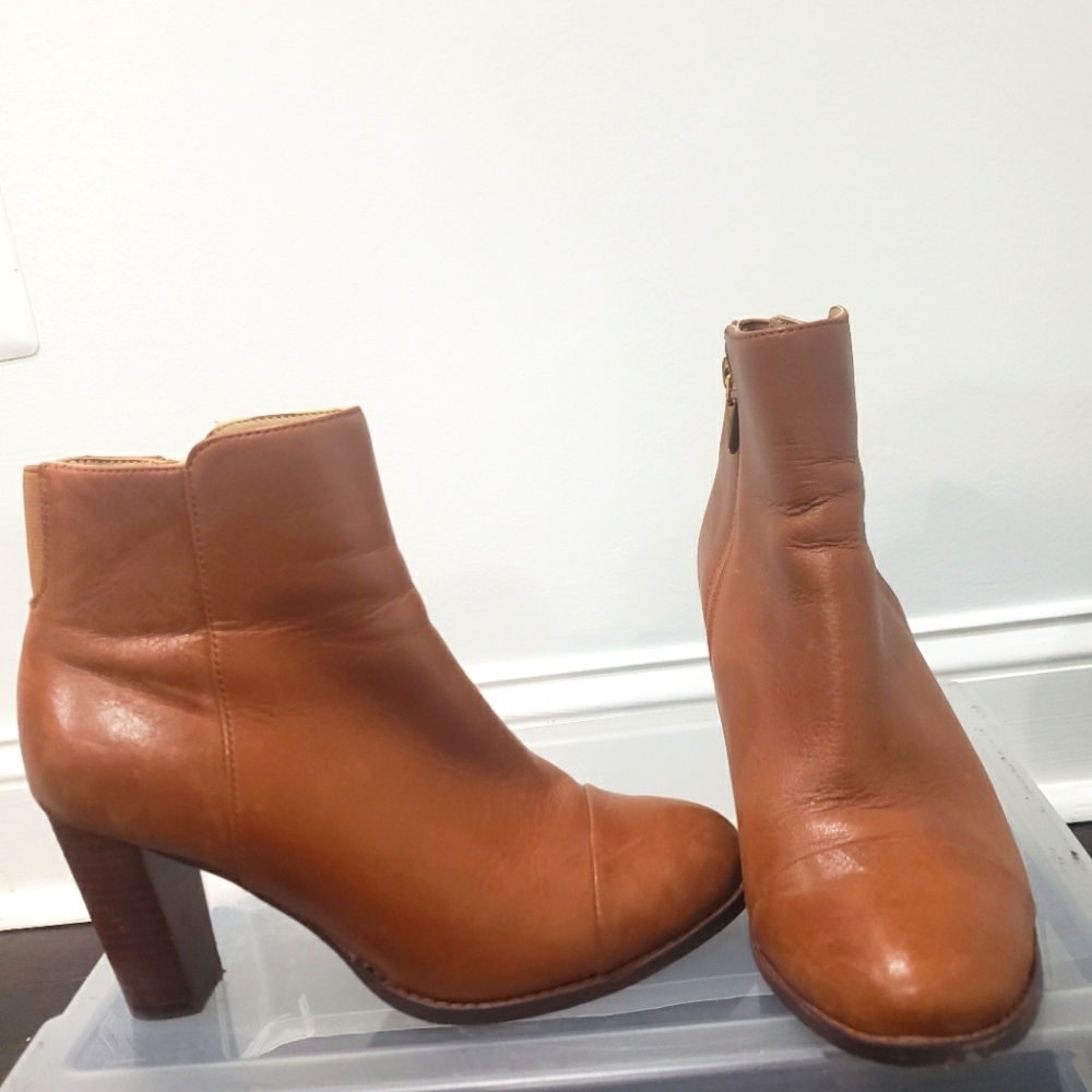 Clark leather bootie